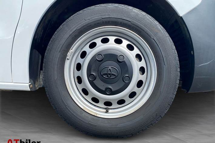 Hvid Toyota ProAce fra 2023