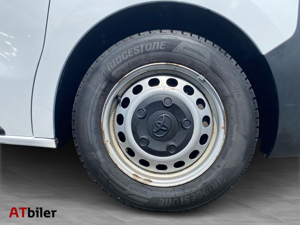 Hvid Toyota ProAce fra 2023