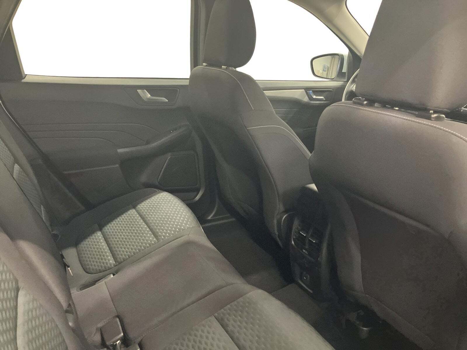 Hvid Ford Kuga fra 2023