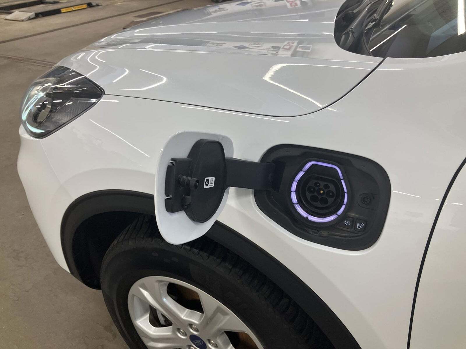 Hvid Ford Kuga fra 2023