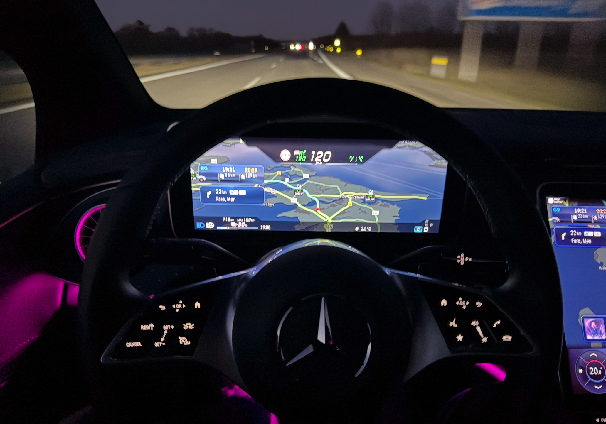 Grå Mercedes EQE300 fra 2023