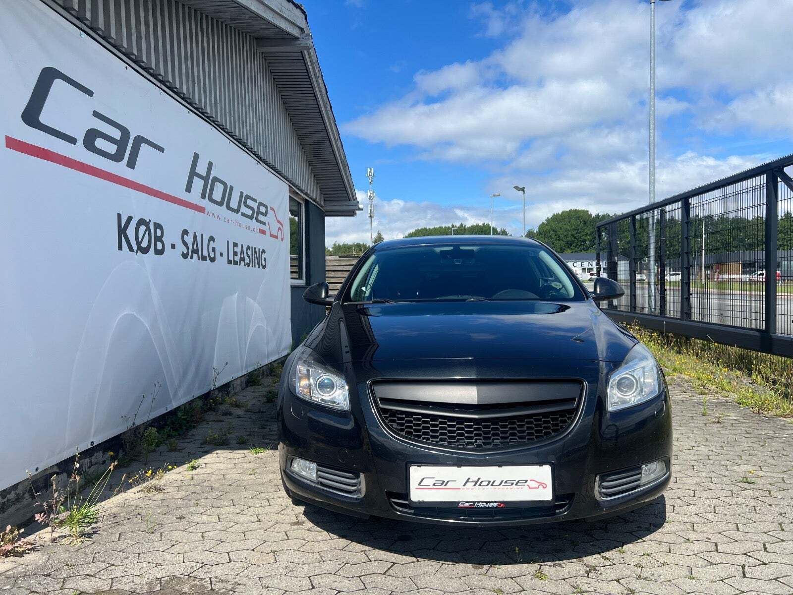 Sort Opel Insignia fra 2012