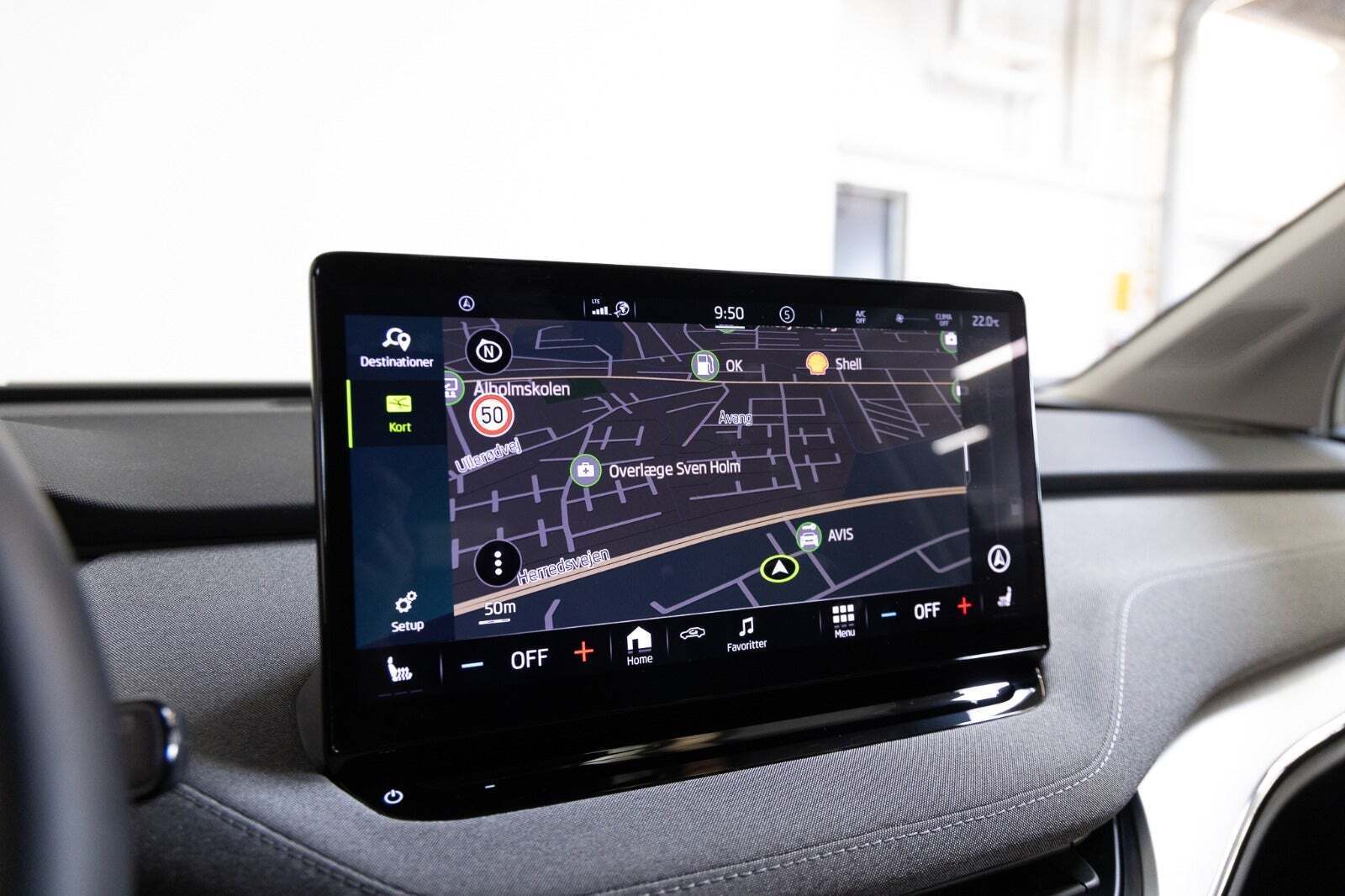 Hvid Skoda Enyaq fra 2023