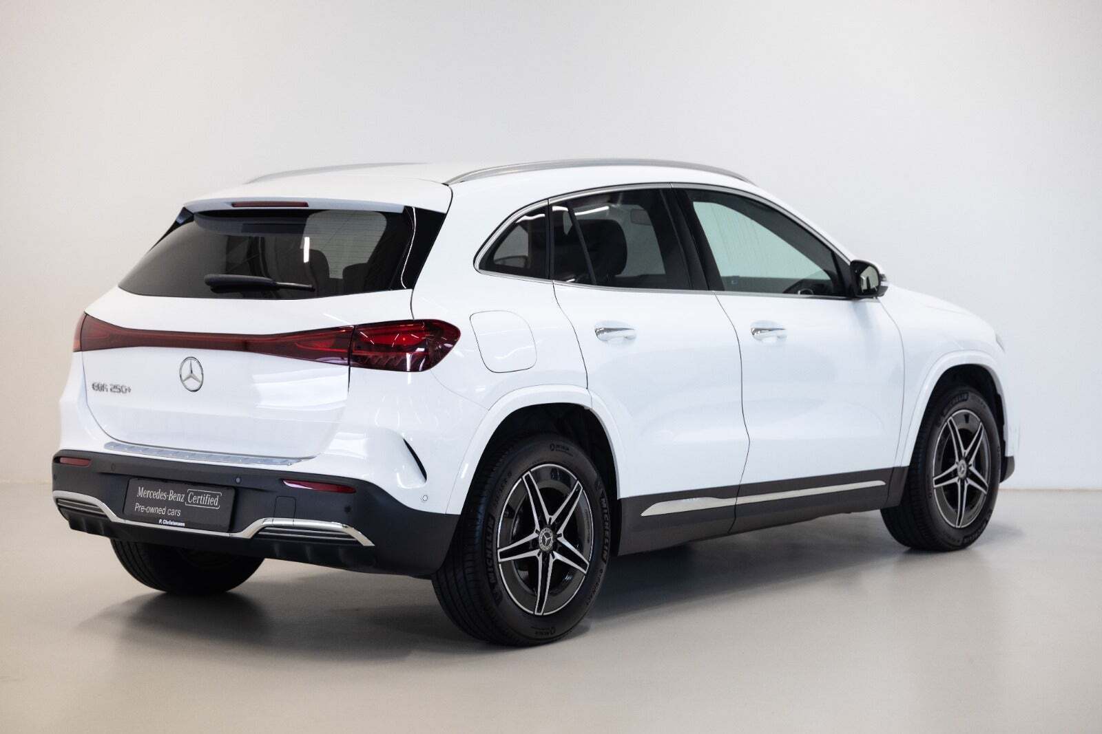 Hvid Mercedes EQA250+ fra 2025