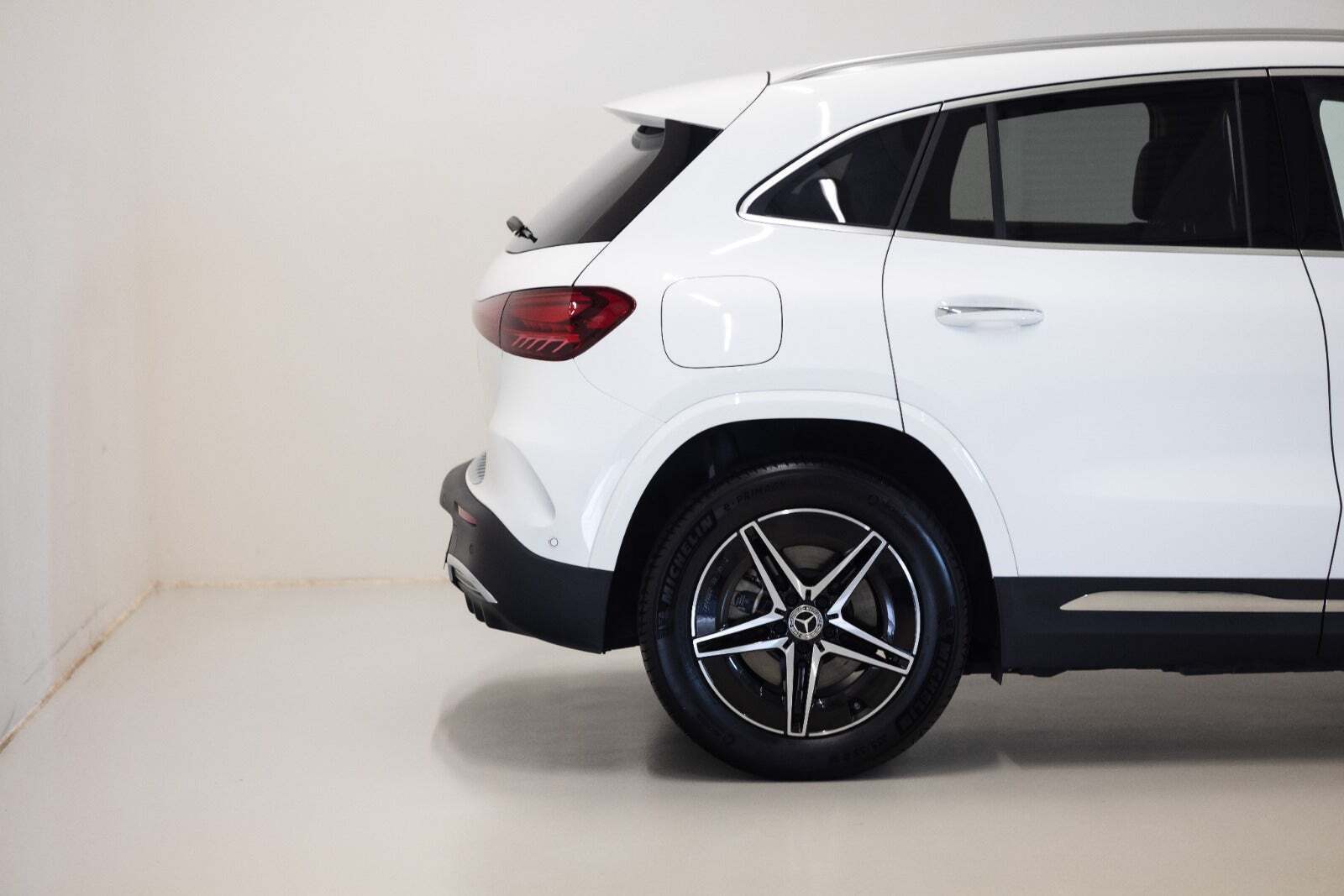 Hvid Mercedes EQA250+ fra 2025
