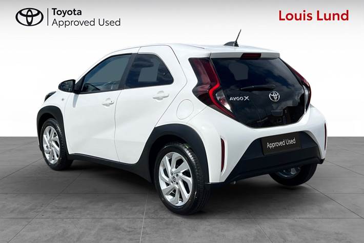 Hvid Toyota Aygo X fra 2023