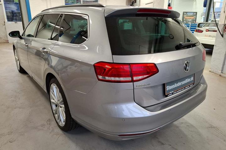 Grå VW Passat fra 2018