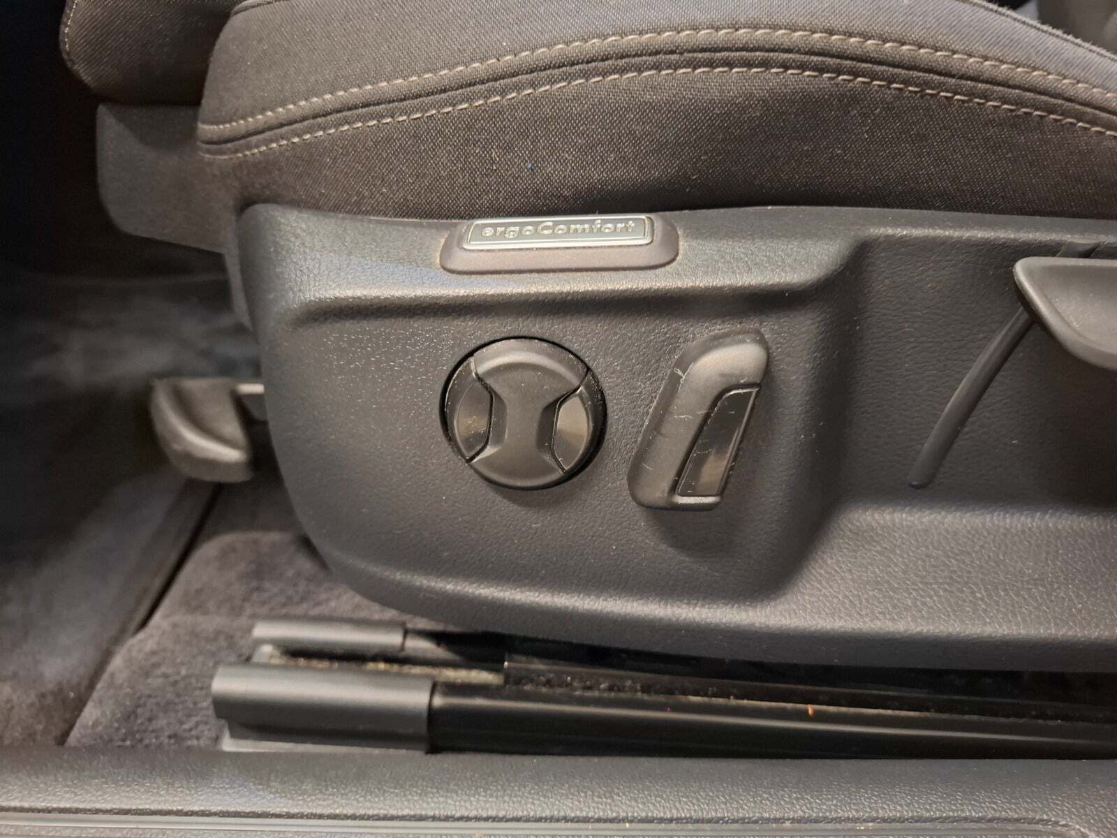 Grå VW Passat fra 2018