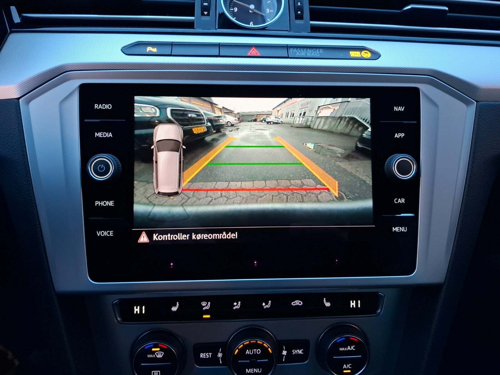 Grå VW Passat fra 2018
