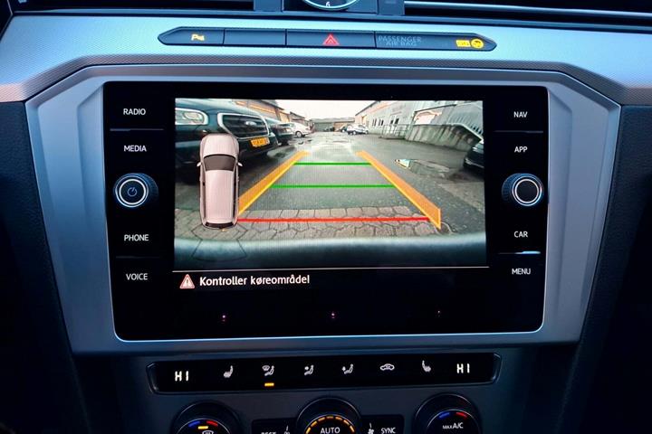 Grå VW Passat fra 2018