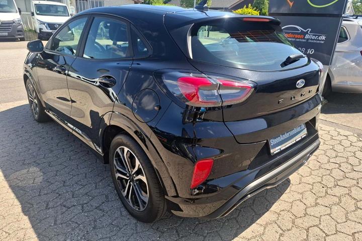 Sort Ford Puma fra 2021