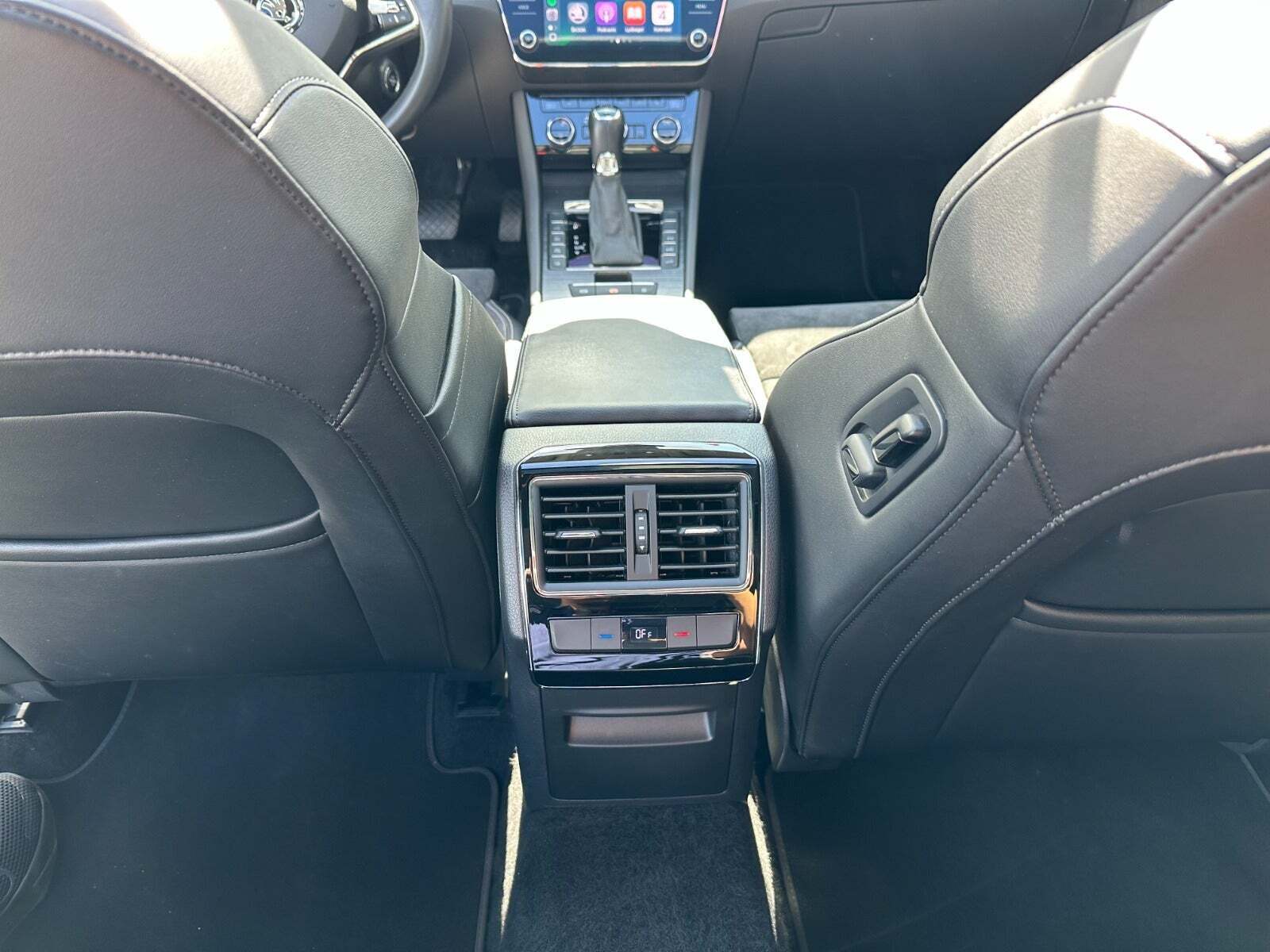 Blå Skoda Superb fra 2021