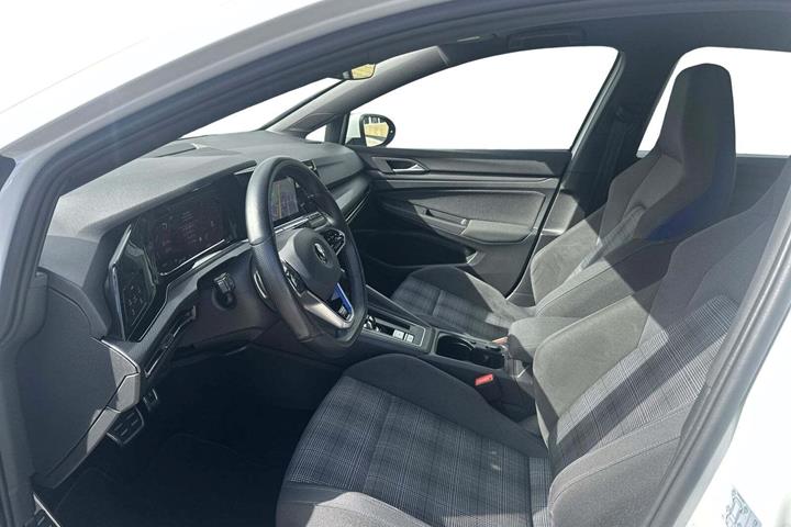 Hvid VW Golf VIII fra 2021