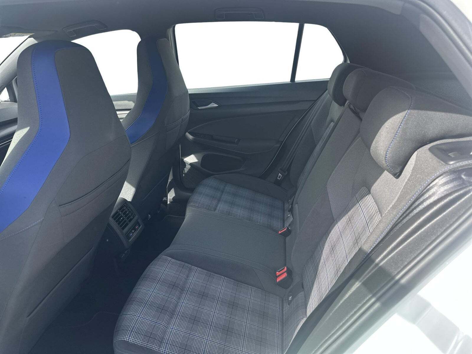 Hvid VW Golf VIII fra 2021