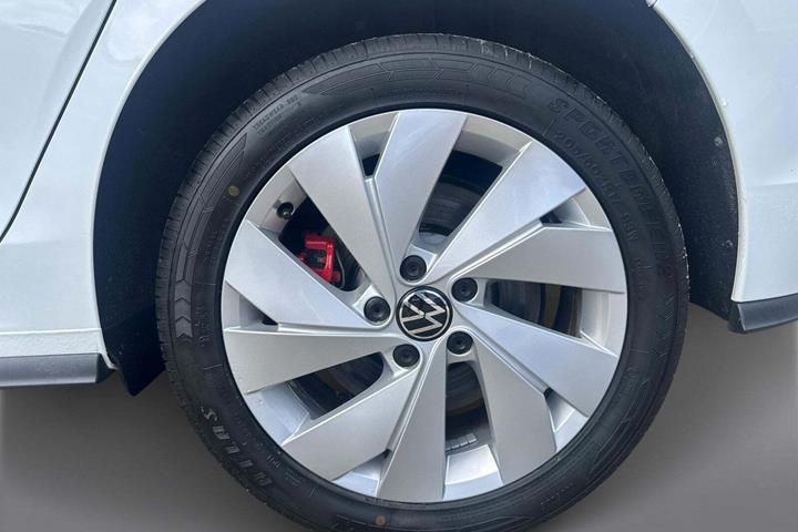 Hvid VW Golf VIII fra 2021