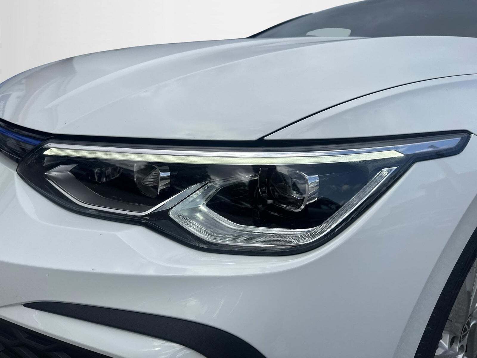 Hvid VW Golf VIII fra 2021