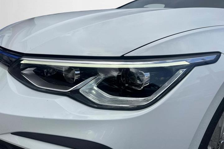 Hvid VW Golf VIII fra 2021