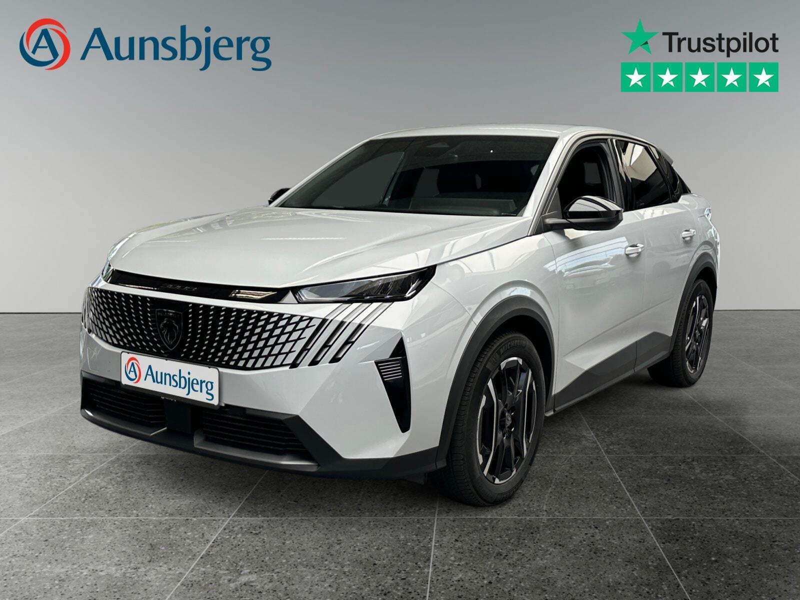 Hvid Peugeot e-3008 fra 2024 set udefra