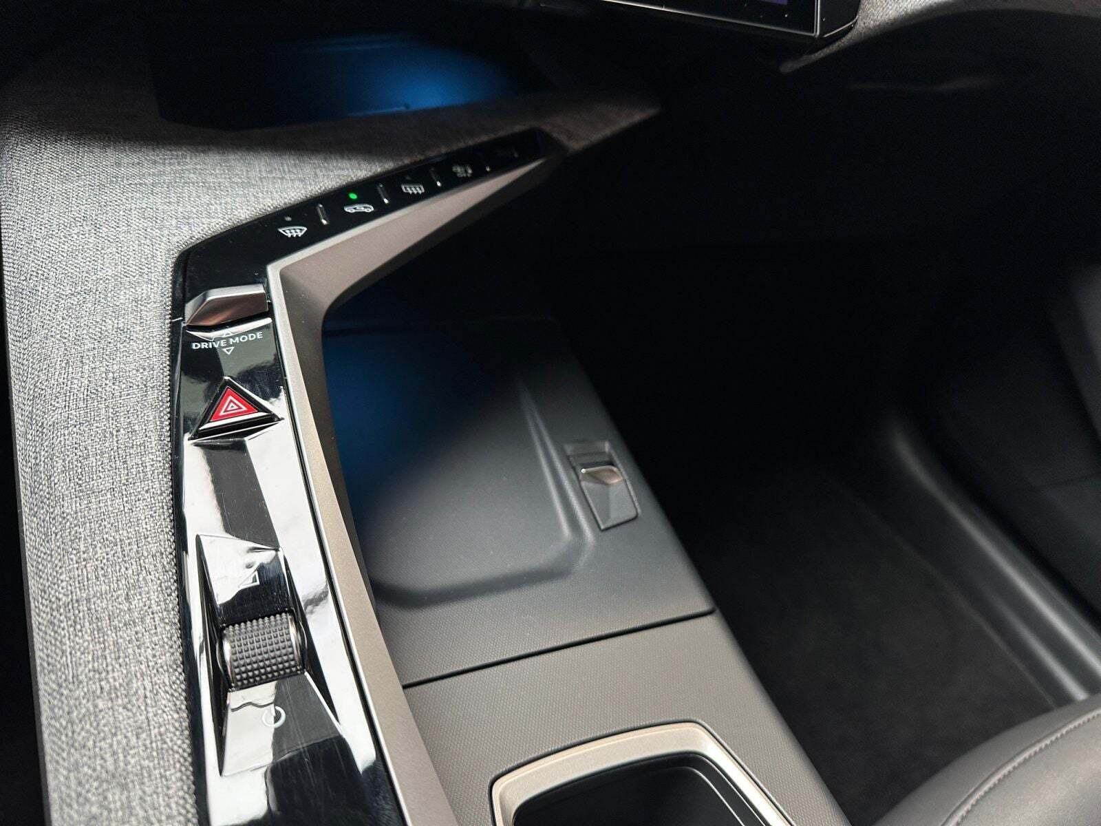 Hvid Peugeot e-3008 fra 2024