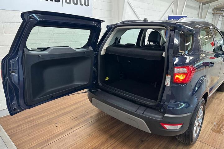 Blå Ford EcoSport fra 2018 set udefra