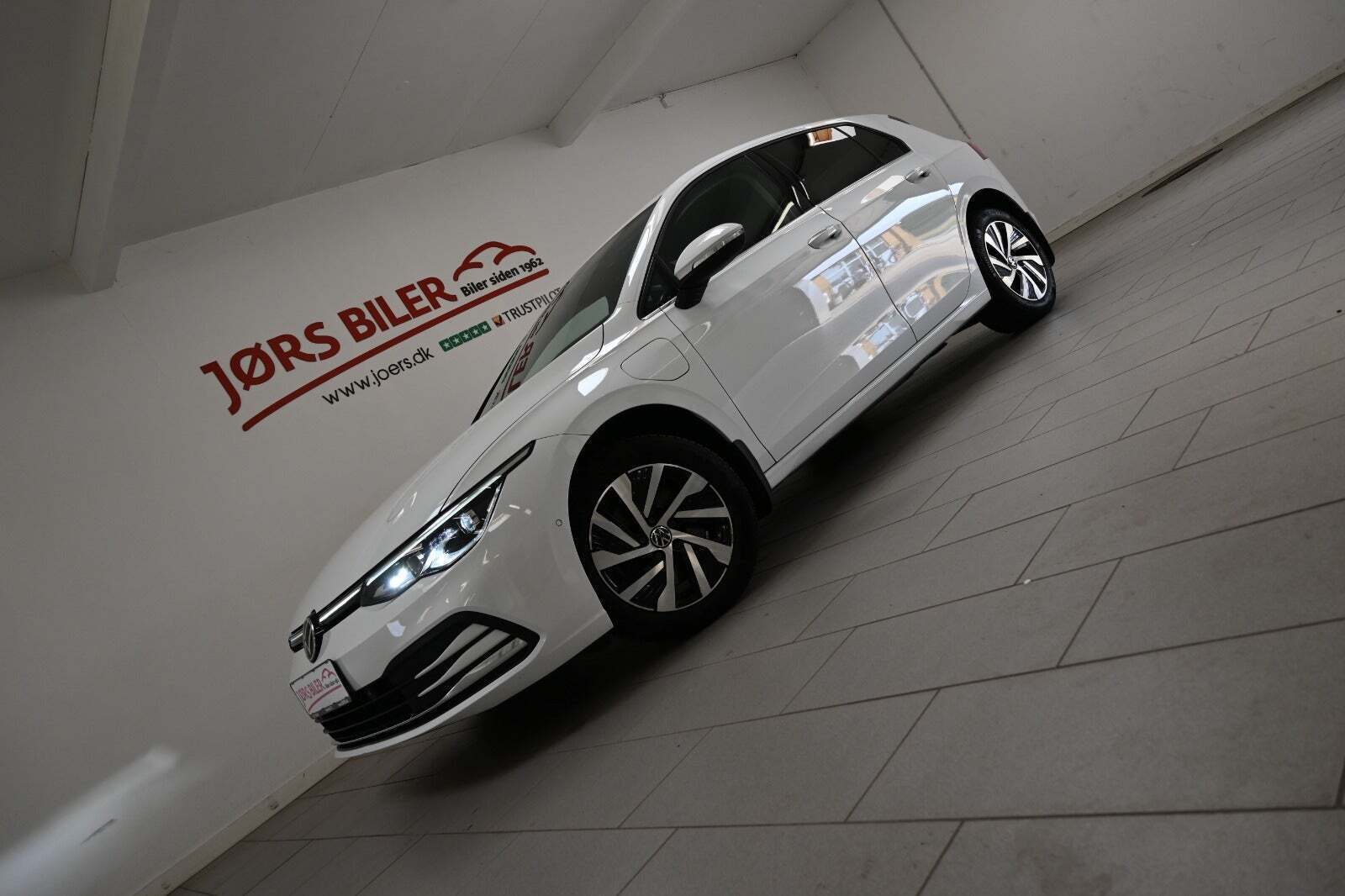 Hvid VW Golf VIII fra 2021