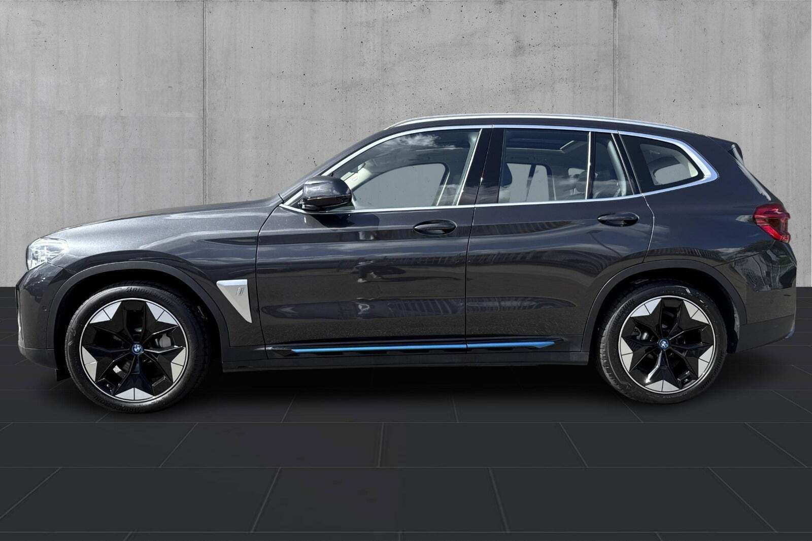 BMW iX3 Charged Plus