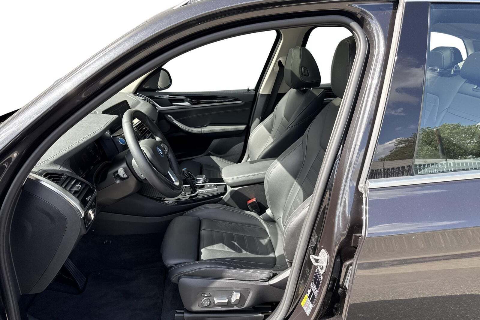 BMW iX3 Charged Plus