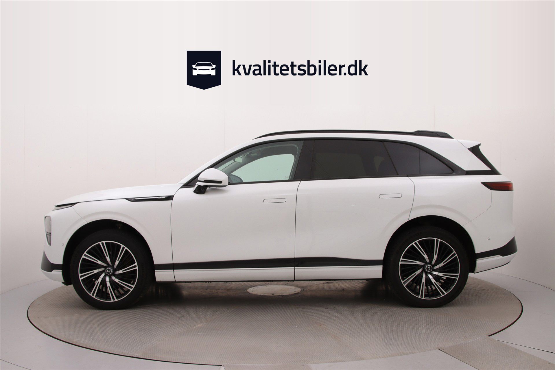 Hvid Xpeng G9 fra 2023