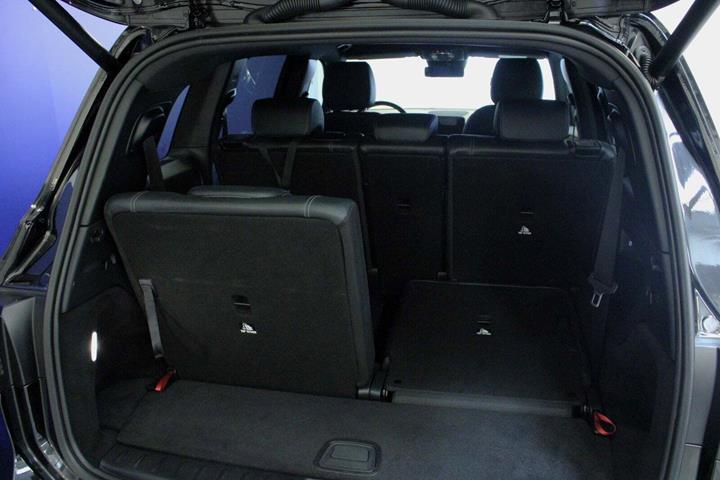 Sort Mercedes EQB300 fra 2024