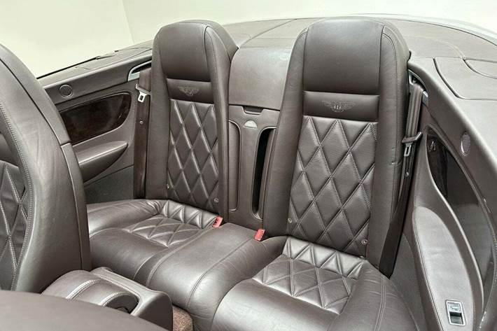 Grå Bentley Continental GTC fra 2009