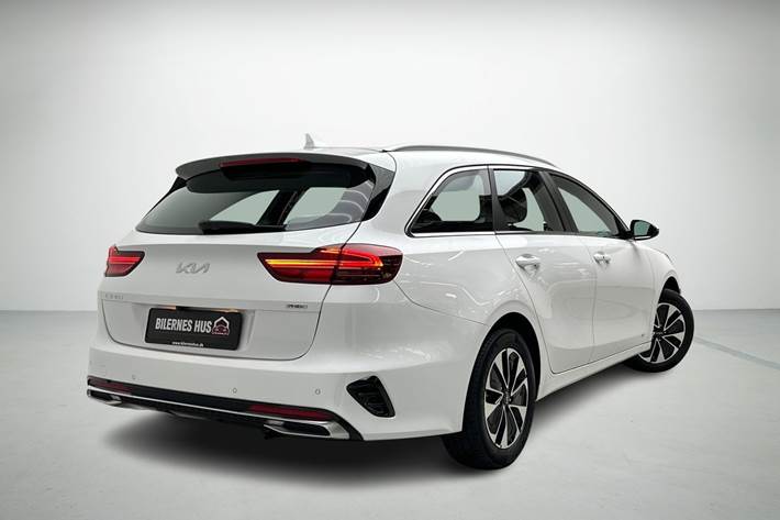 Hvid Kia Ceed fra 2023