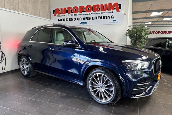 Blå Mercedes GLE450 fra 2020 set udefra