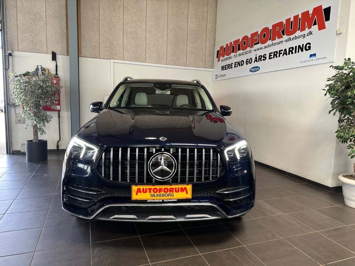 Blå Mercedes GLE450 fra 2020