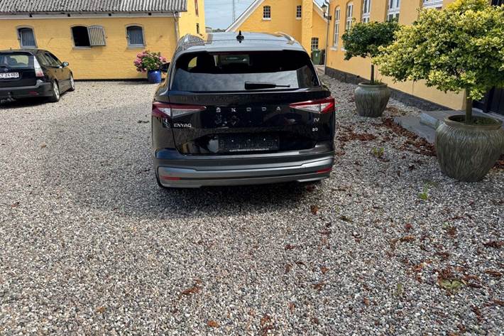 Sort Skoda Enyaq fra 2021