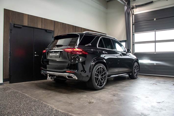 Sort Mercedes GLE350 de fra 2024