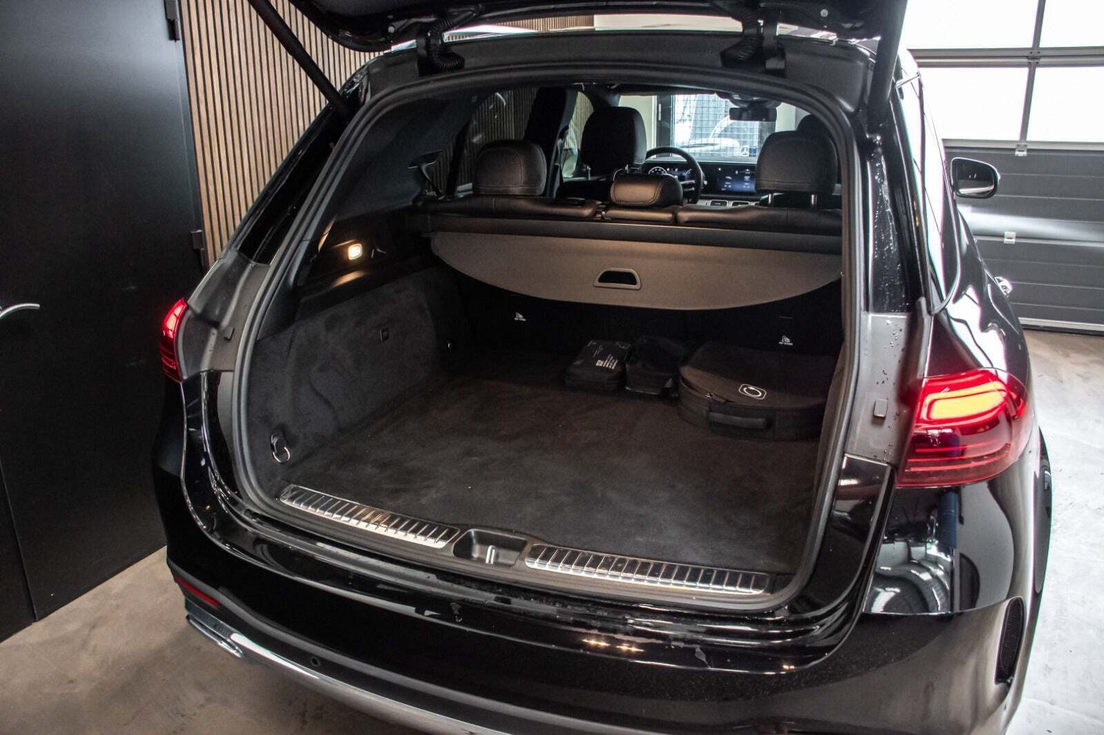 Sort Mercedes GLE350 de fra 2024