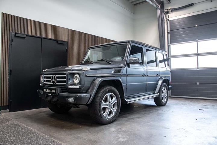 Grå Mercedes G350 fra 2015 set udefra