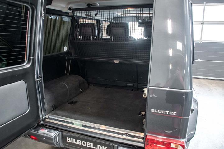 Grå Mercedes G350 fra 2015