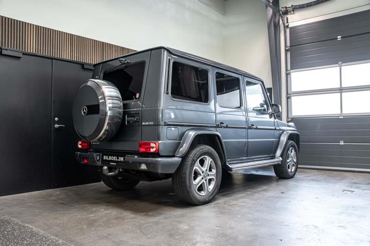 Grå Mercedes G350 fra 2015