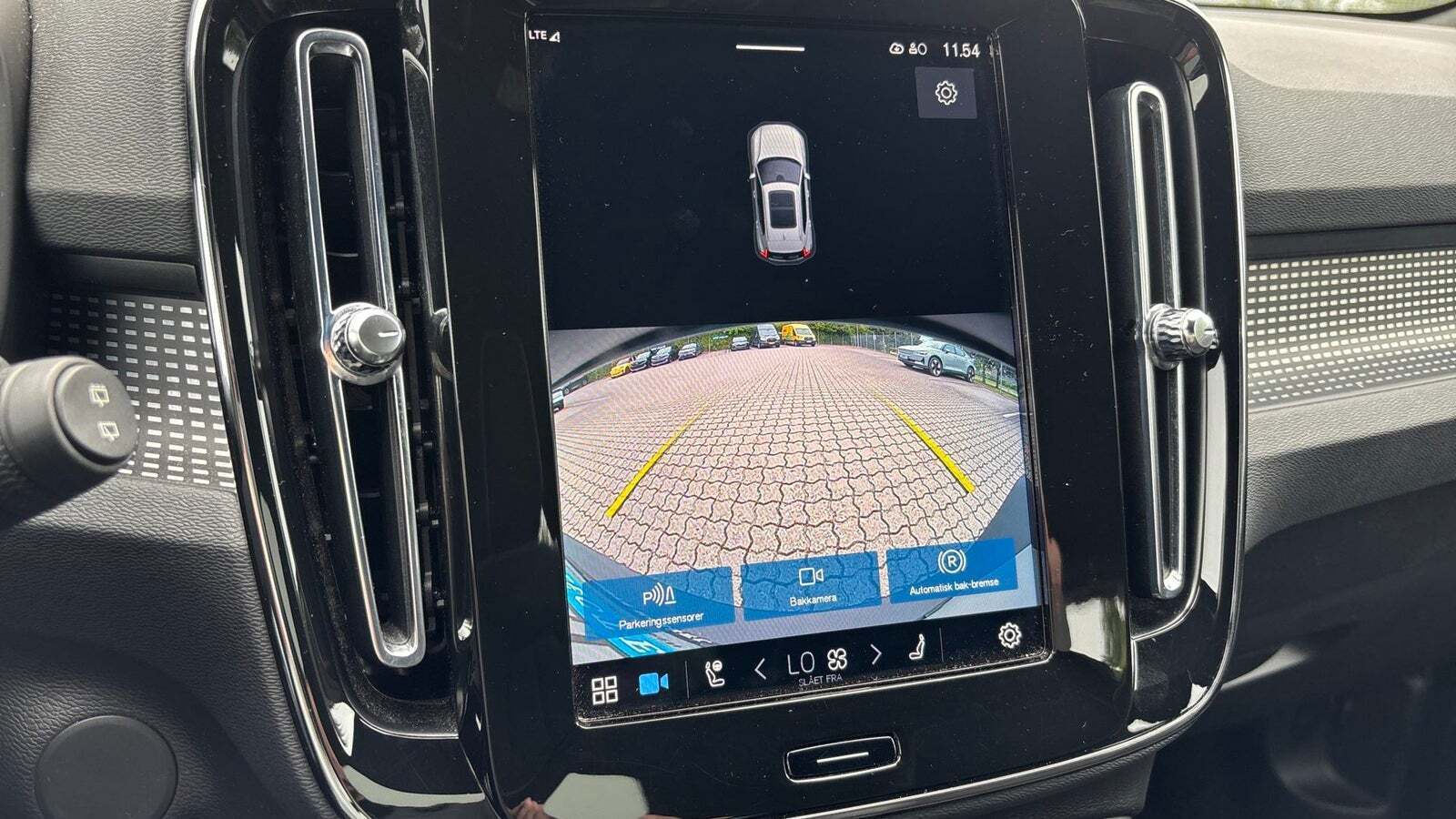 Blå Volvo XC40 fra 2022