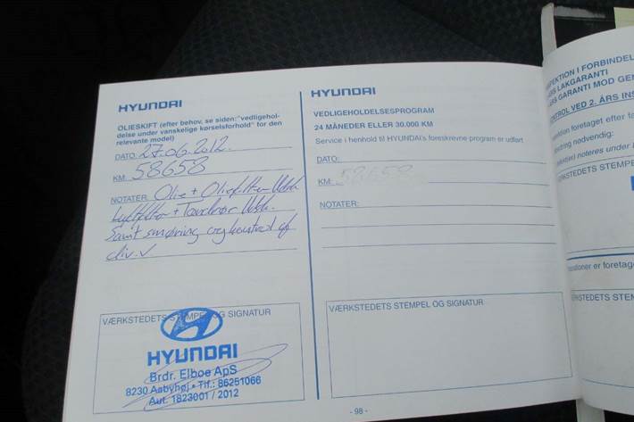 Sølv Hyundai Sonata fra 2007 set udefra