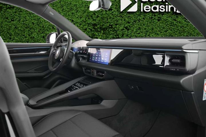 undefined Porsche Macan 4 fra 2025 set indefra