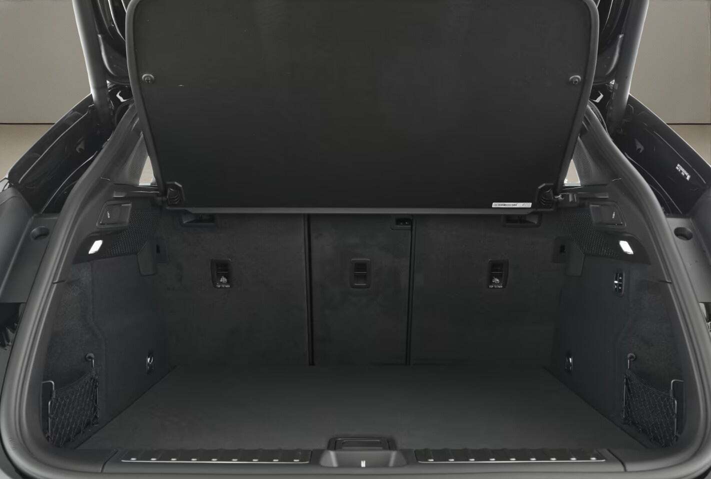 undefined Porsche Macan 4 fra 2025 set indefra