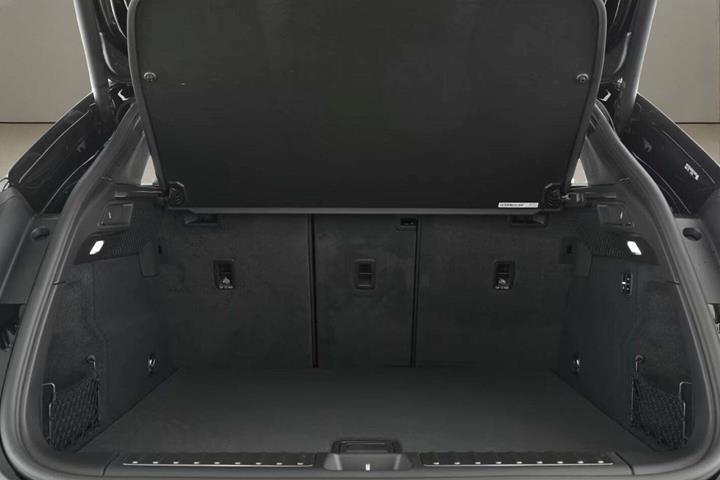 undefined Porsche Macan 4 fra 2025 set indefra