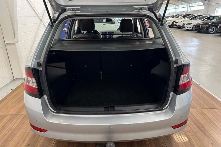 Sølv Skoda Fabia fra 2019 set udefra