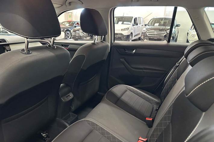 Sølv Skoda Fabia fra 2019 set indefra