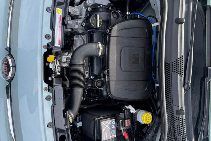 Grøn Fiat 500 fra 2024