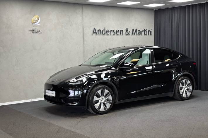 Sort Tesla Model Y fra 2023