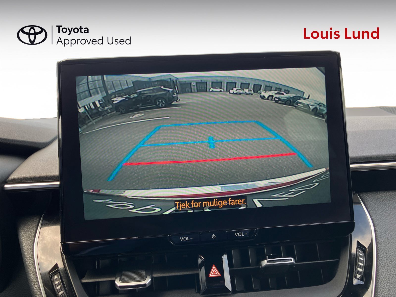 Rød Toyota Corolla fra 2024