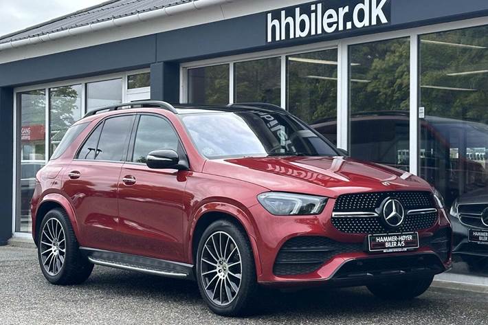 Rød Mercedes GLE300 d fra 2020